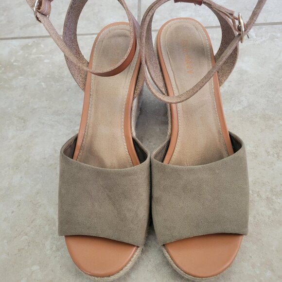 Old Navy platform sandals - Picture 1 of 7